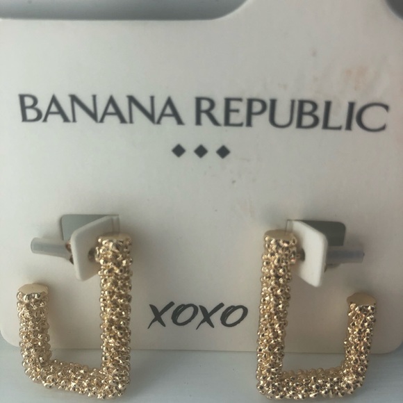 Banana Republic Jewelry - NEW GOLD TONE BANANA REPUBLIC EARRINGS